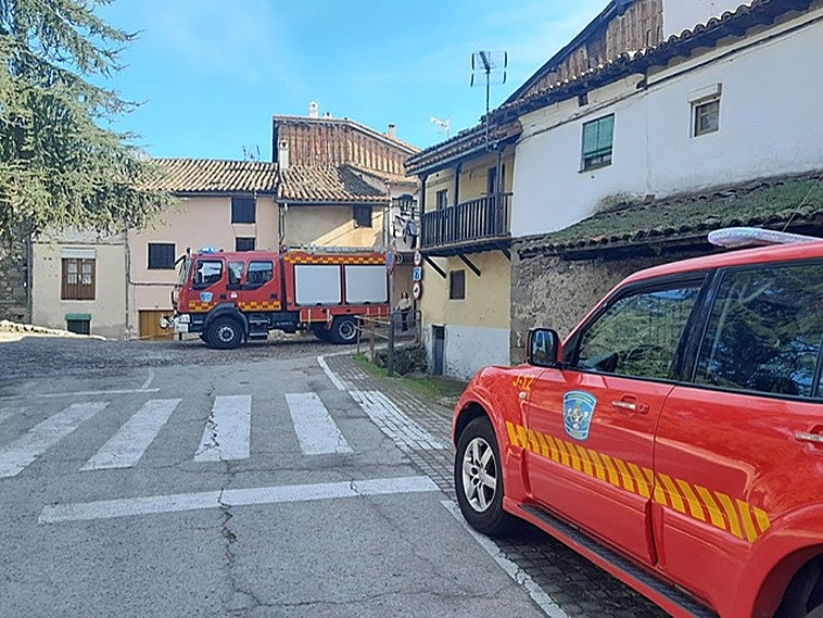 Hasta siete viviendas afectadas en un incendio en Hervás